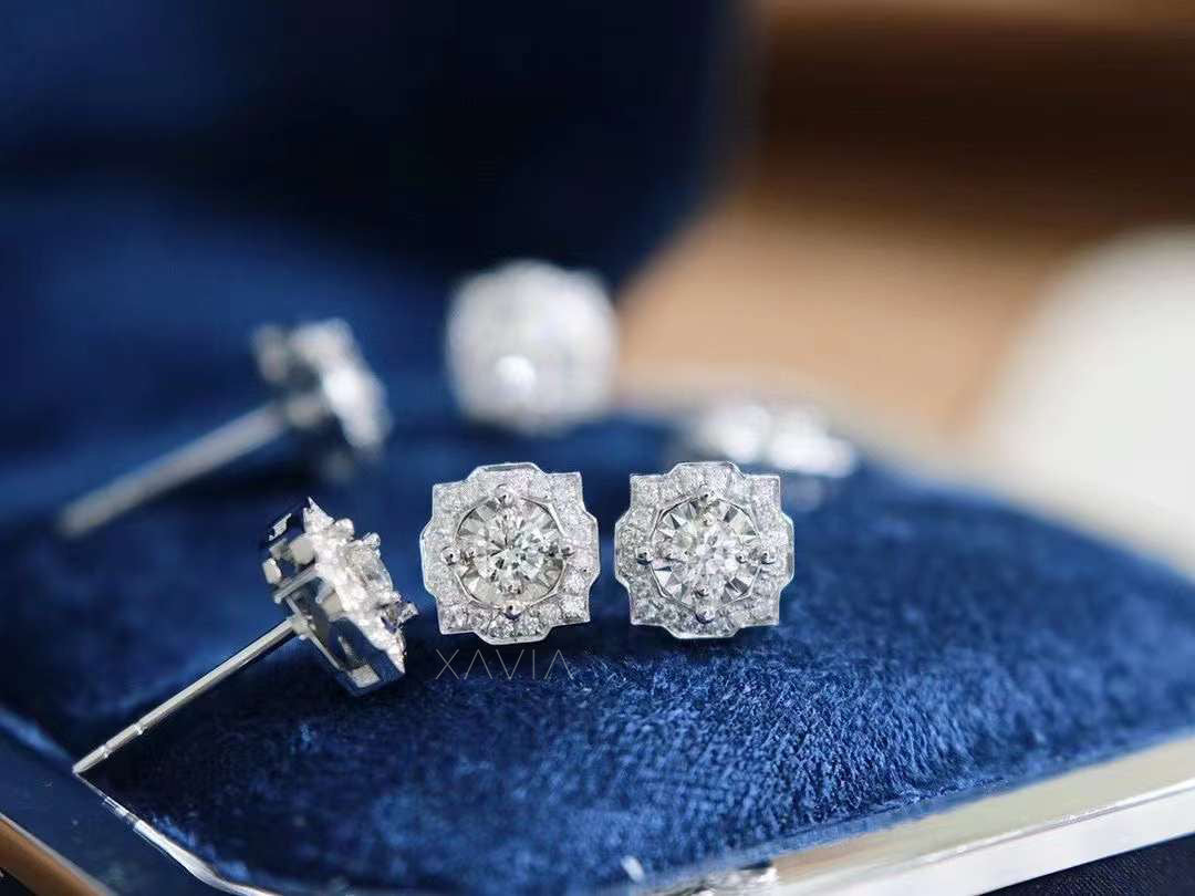 Set of illusion halo diamond studs in geometric floral shape