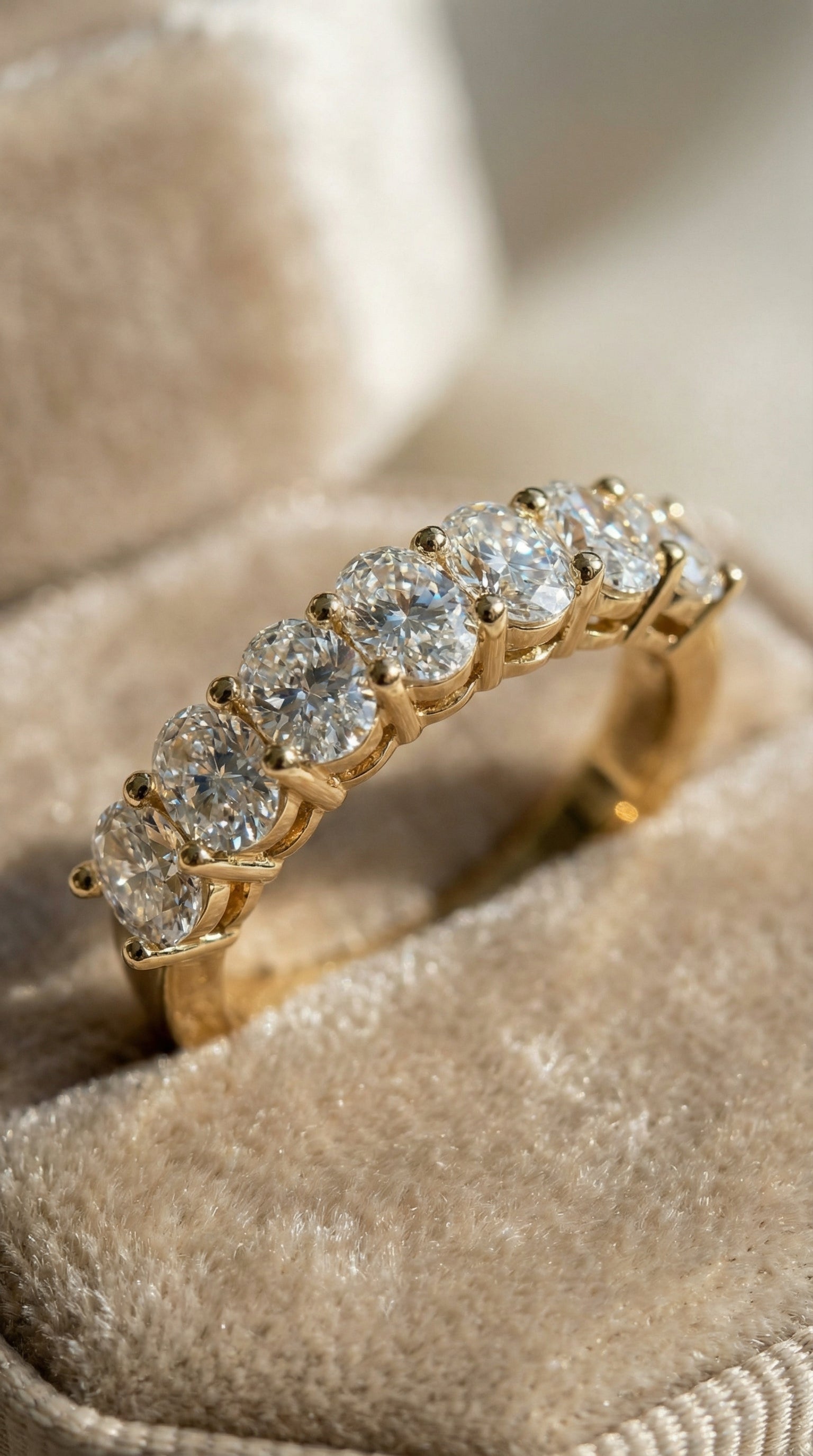 oval-diamond-wedding-band-yellow-gold-prong-setting-closeup