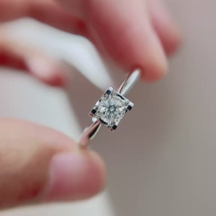 Aureline Twist Solitaire – Round Cut Lab Diamond Engagement Ring with Sculpted Split Shank White Gold