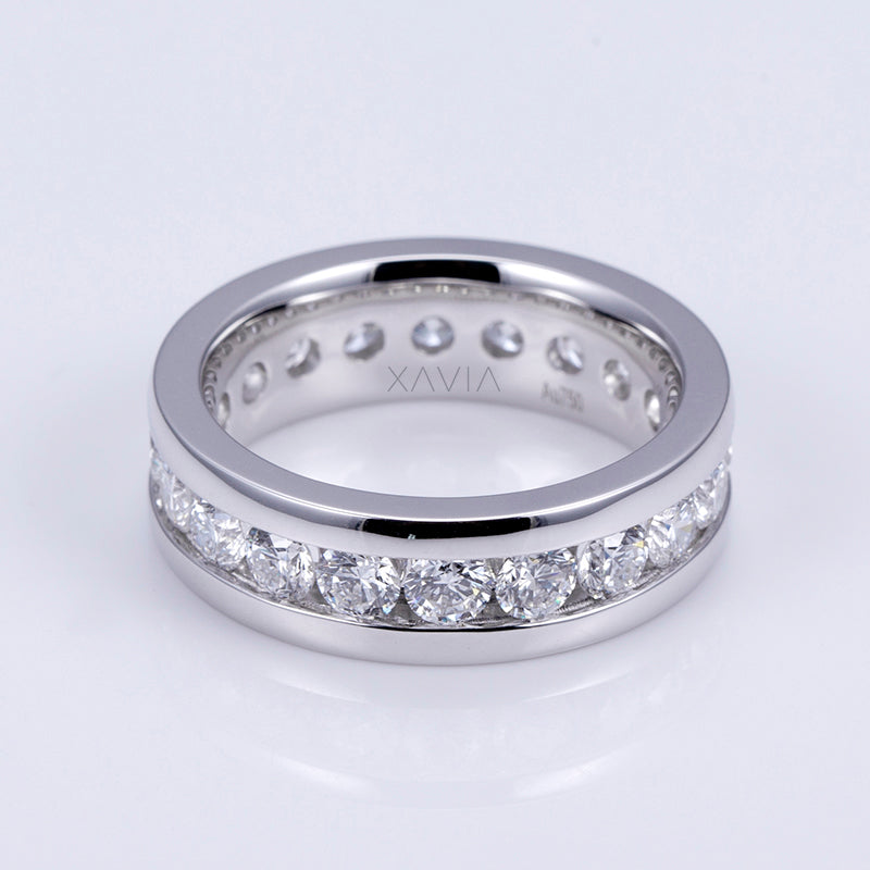 Top view of men’s lab diamond ring with symmetry and sleek design